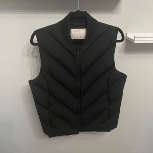Athleta puffy down vest in black. Size Medium.